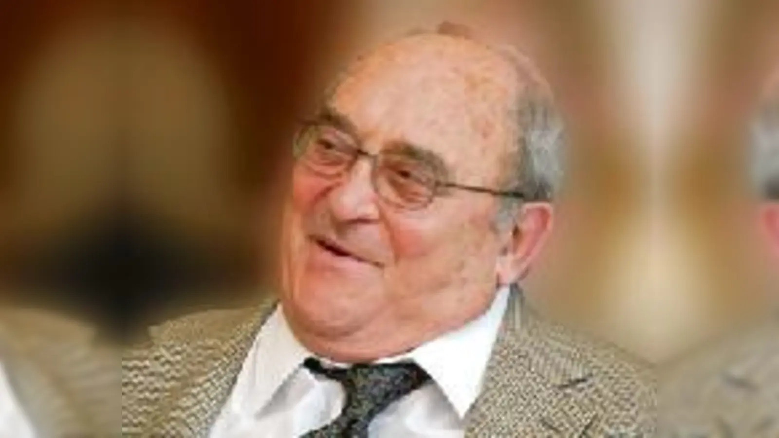 Denis Golberg liest aus »Der Staat gegen Mandela«.  (Foto: VA)