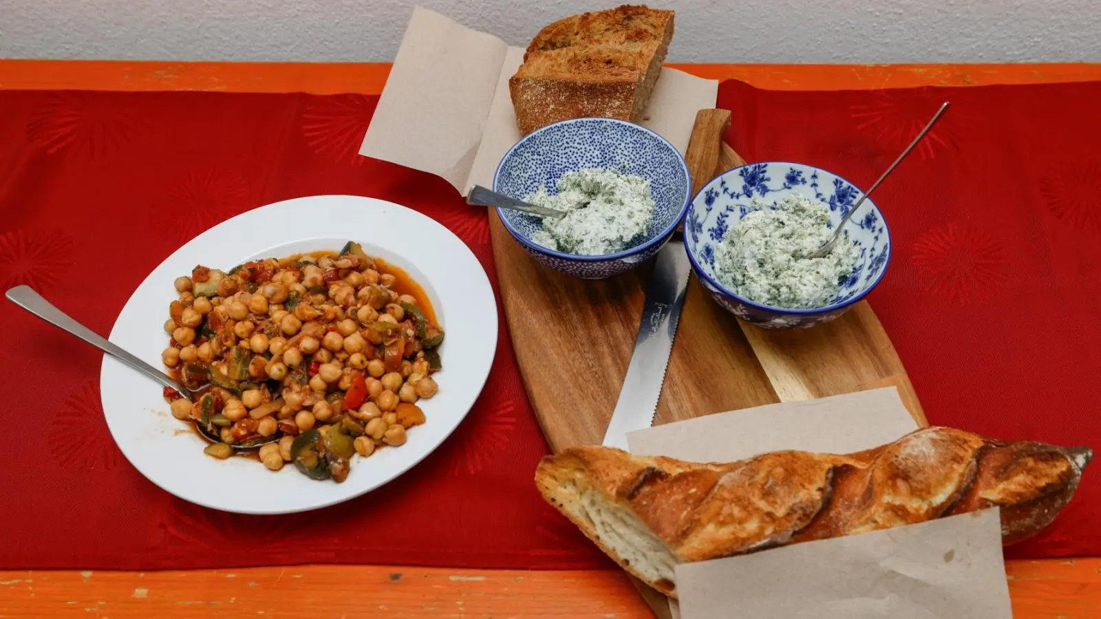 Günstig speisen im Schlössl: Der Preis für ein Zwei-Gänge-Menü beträgt 11 Euro. (Foto: Pelkovenschlössl)