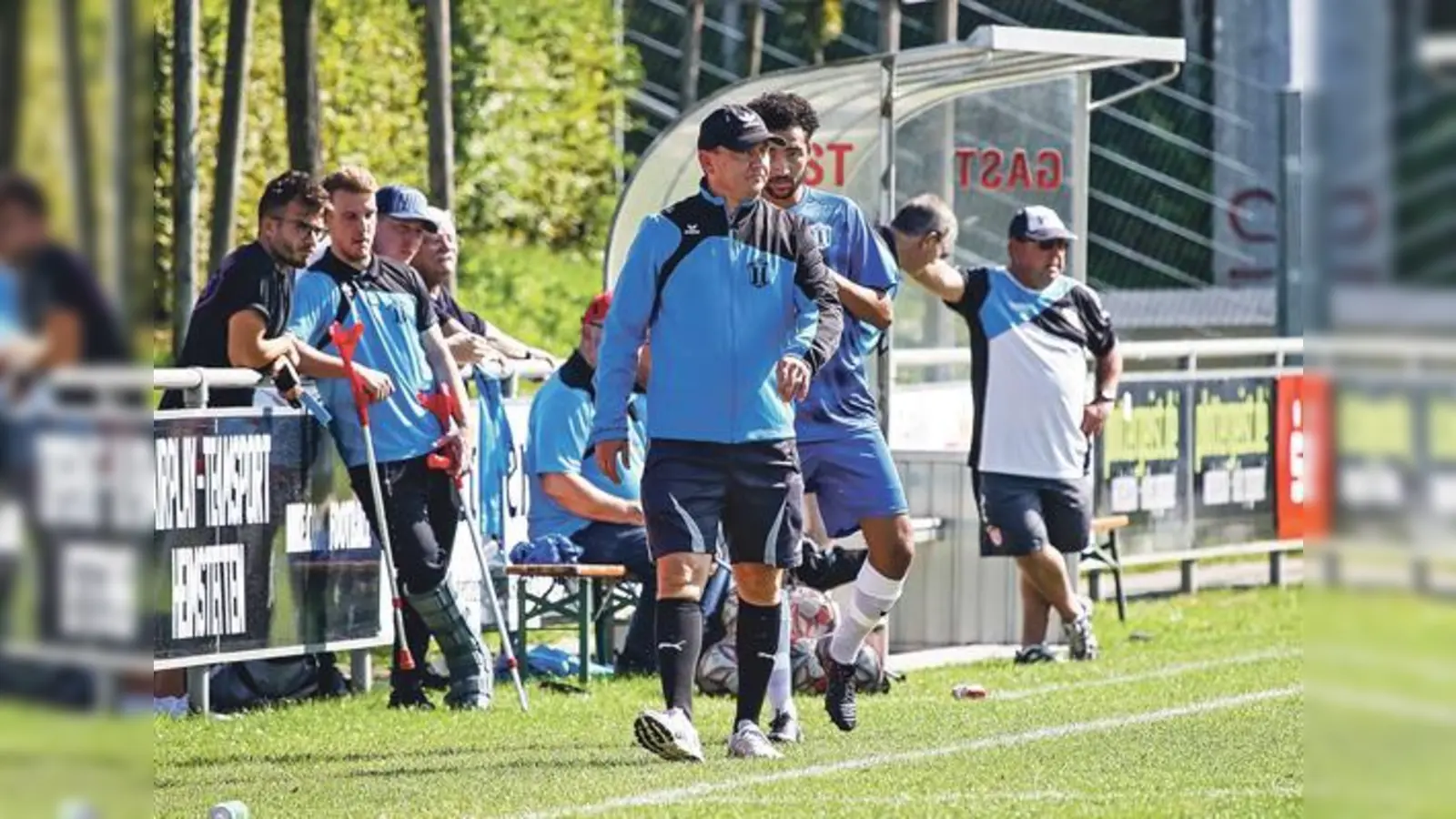 18 Siege in Folge hatten Trainer Thomas Seethaler (Mitte) und der FC Aschheim gefeiert, nun gab es erstmals wieder »nur« ein Unentschieden.	 (Foto: Christian Riedel)