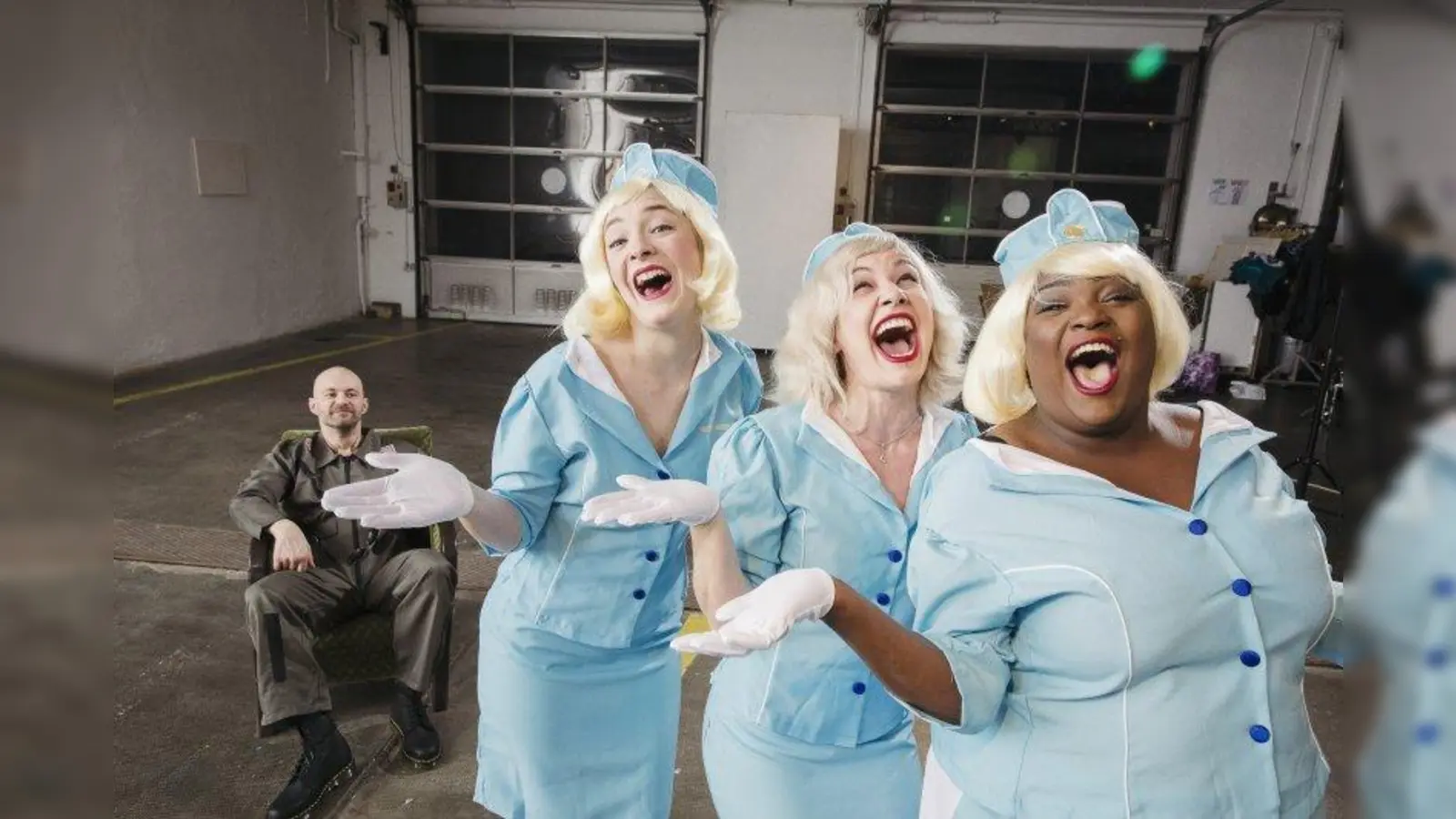 „Hände hoch, das ist ein Übervoll!“: Turbowerk MUC zeigt sein aktuelles Stück im Kreativquartier und im KÖSK. (Foto: Stefan Löber)