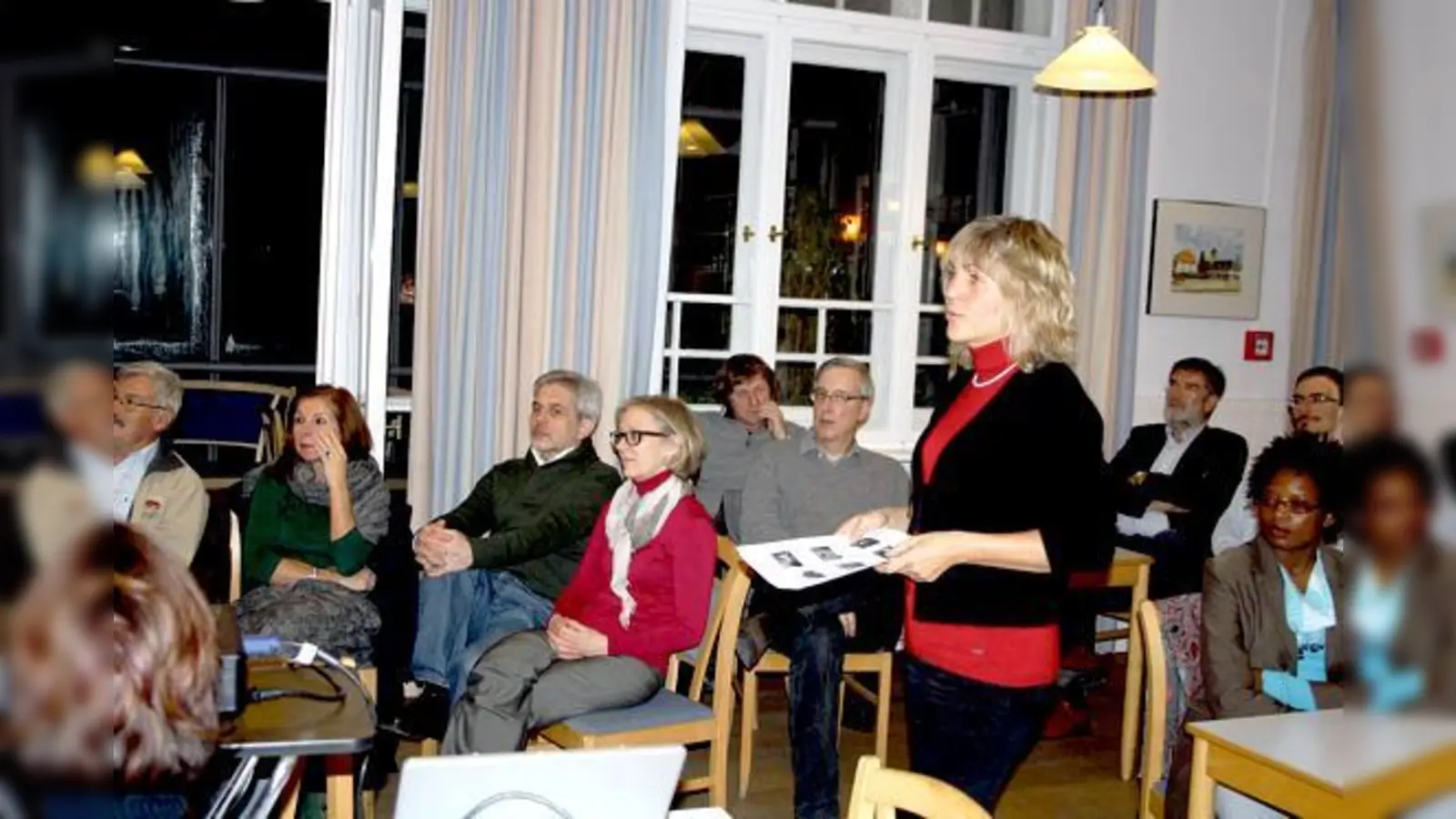 Gabriele Müller referierte vor fast 50 Gästen über das Betreuungsangebot in Haar. 	 (Foto: privat)