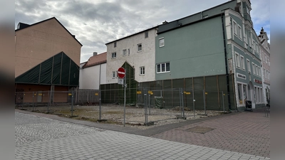 Seit Jahren ist das Grundstück in der Innenstadt unbebaut. (Foto: nsc)