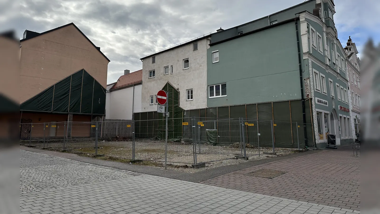 Seit Jahren ist das Grundstück in der Innenstadt unbebaut. (Foto: nsc)