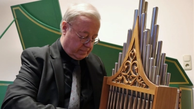 Wolfgang Kiechle spielt zu Ehren Bachs. (Foto: Moosburger Münstermusik)