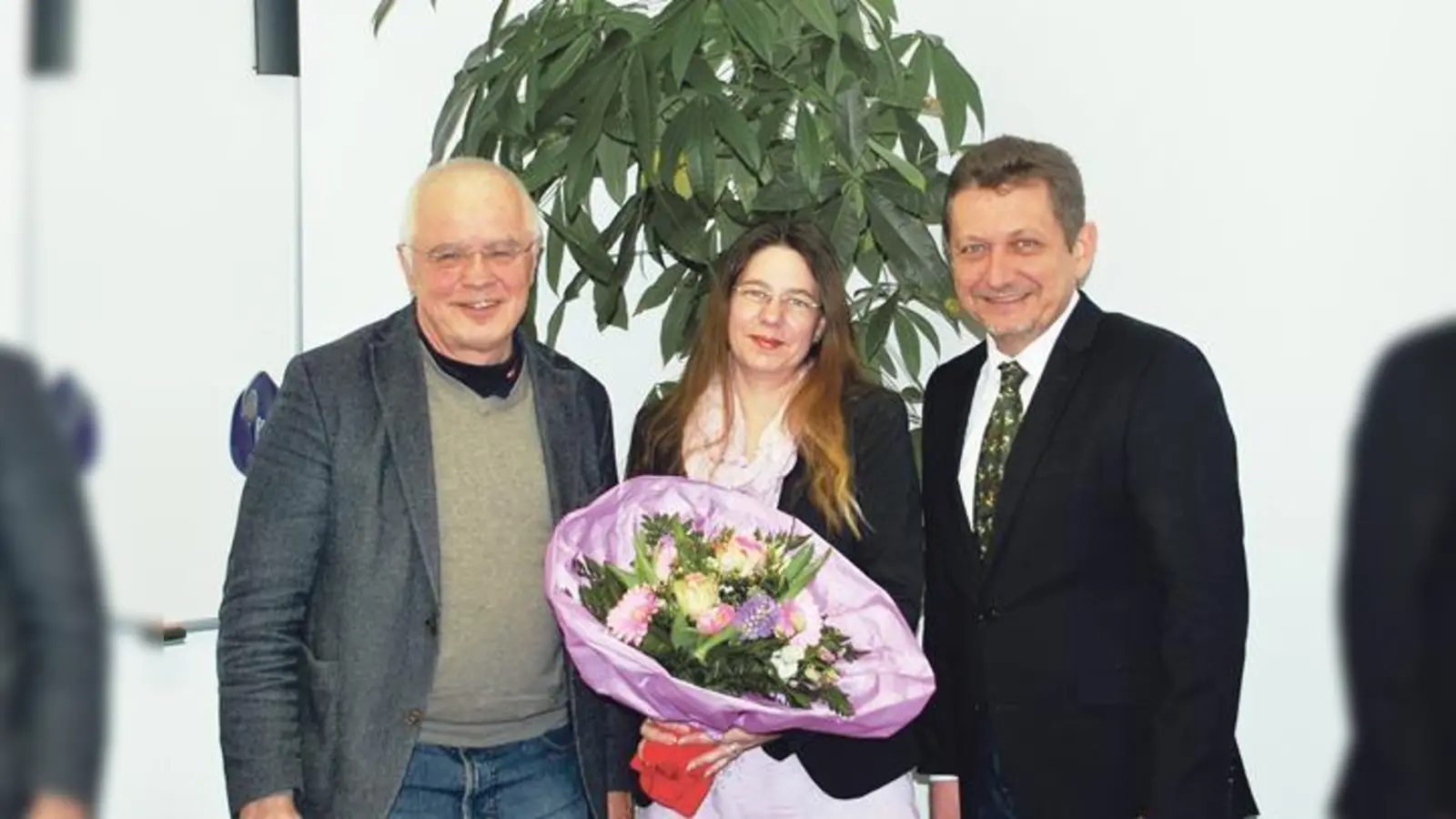 Amtsleiter Otto Madejczyk, Gabriele Pfnür und Bürgermeister Klaus Korneder (v.l.). 	 (Foto: privat)