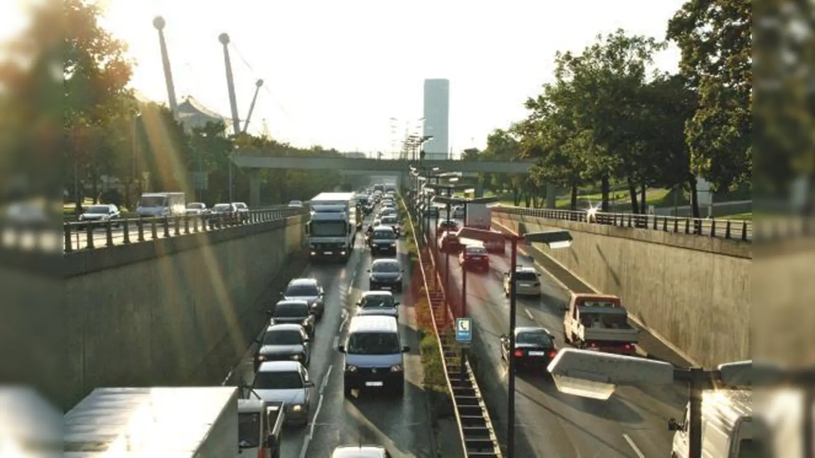 Massiver Zuzug und die Schaffung 15.000 neuer Arbeitsplätze bei BMW wird die Verkehrssituation im Münchner Norden noch mehr verschärfen.	 (Foto: Redaktion)