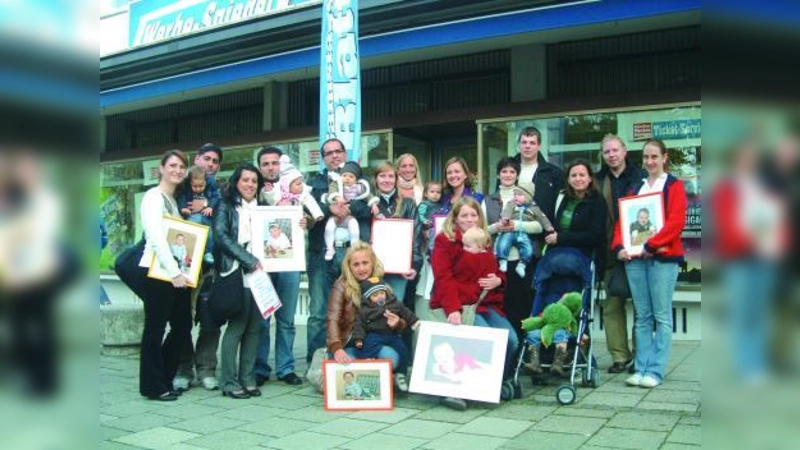 Nach der Preisübergabe: Die stolzen Eltern mit den Siegerkindern. (Foto: bb)