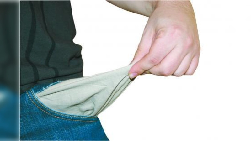 In der Mitte des Monats schon leere Taschen: Im Projekt „Hauswirtschaftliche Beratung für verschuldete Familien durch ehrenamtliche HelferInnen” lernen Familien mit ihren Einnahmen auszukommen. (Foto: SE)