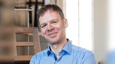 Kirchenmusikdirektor Michael Roth interpretiert beim Konzert bekannte Klassiker neu auf der Orgel.  (F.: Julia Knoblauch)
