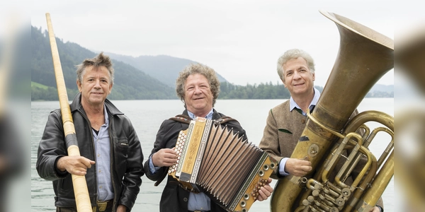 Wenn die Well-Brüder zur „Lesung aus dem Buche Bayerns“ ansetzen, kann man den Weihrauch förmlich riechen.  (Foto: Well-Brüder)