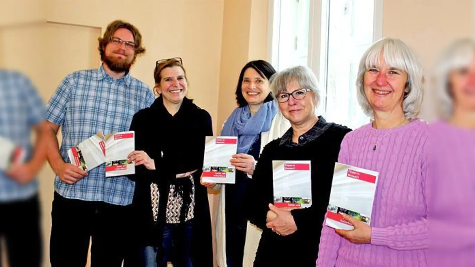 Stellten beim Pressegespräch im Pelkovenschlössl die Neuauflage vor (von links): Benjamin Hilbig, Julia-Schönfeld-Knor, Elisabeth Pittrich, Gretel Rost und Gabriele Heigl.	 (Foto: js)
