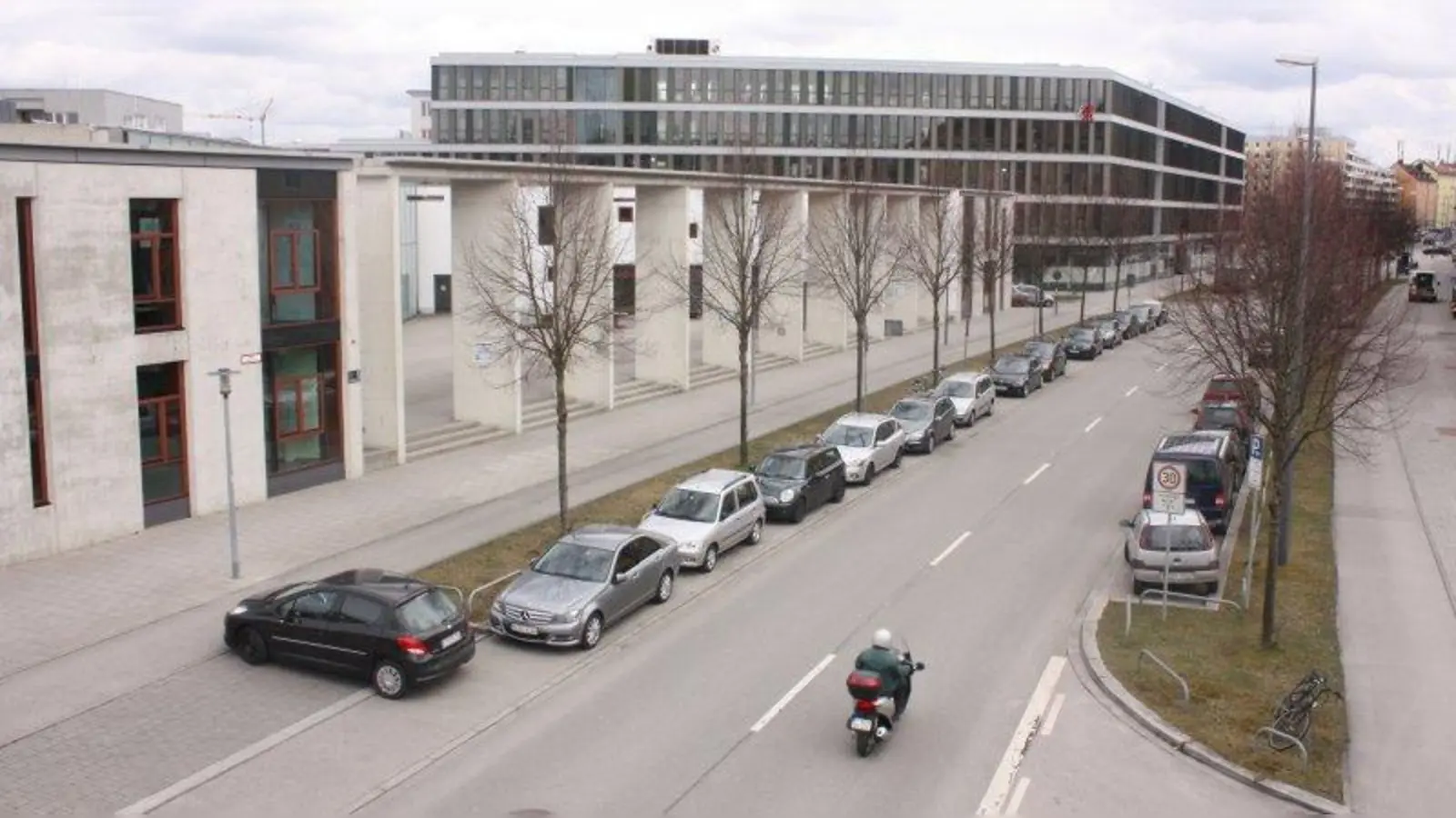 Die Pfeuferschule: Hier kann sich der Bezirksausschuss ein Dialog-Display besser vorstellen als in der Thalkirchner Straße. (Foto: job)