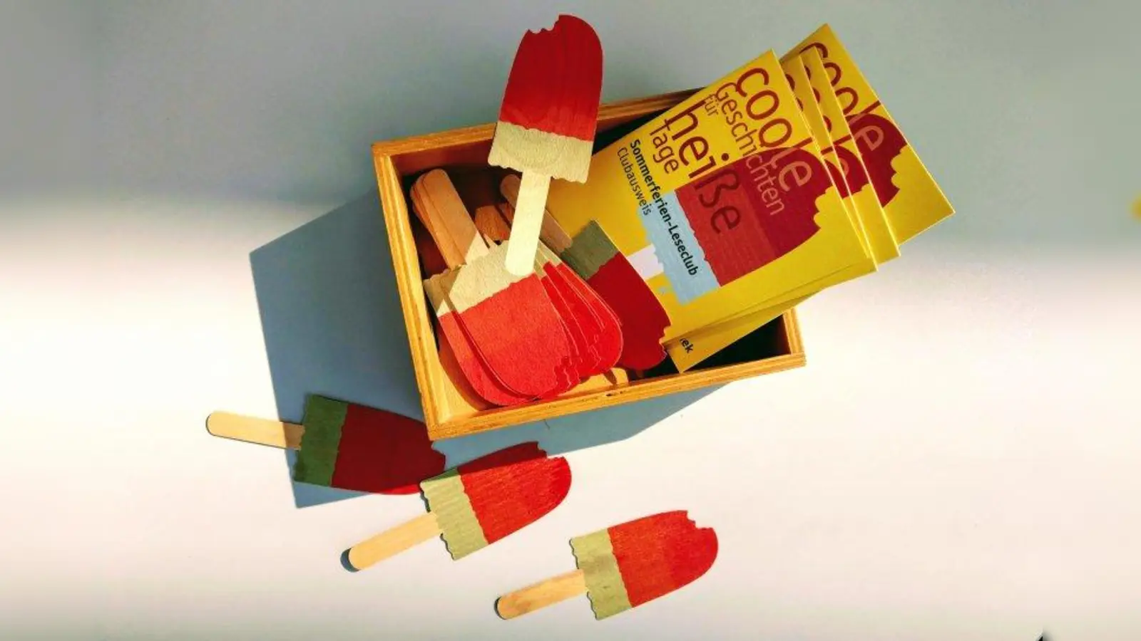 Heiße Tage, spannende Bücher und der Leseclub der Münchner Stadtbibliothek: Die Sommerferien können kommen. (Foto: Münchner Stadtbibliothek, Josef Niedermeier)