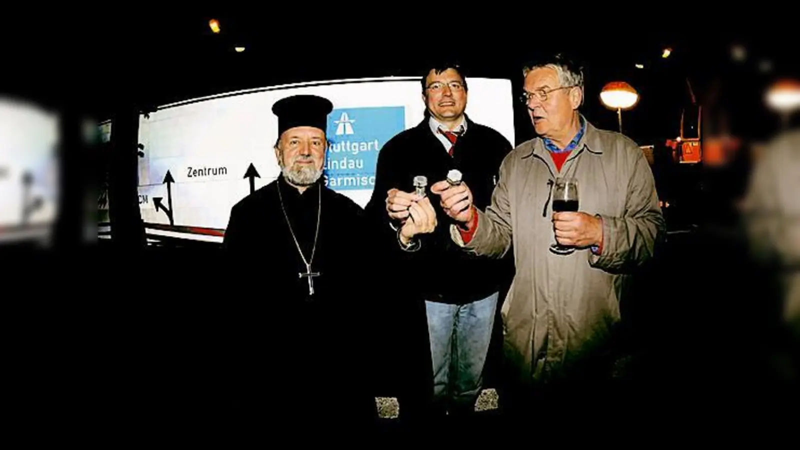 Feierten die Demontage der  (Foto: Erzpriester Apostolos Malamoussis, Baudirektor H. Schiller, Baureferat, W. Lederer-Piloty, Vorsitzender des Bezirksausschusses Schwabing-Freimann (v.l.).)