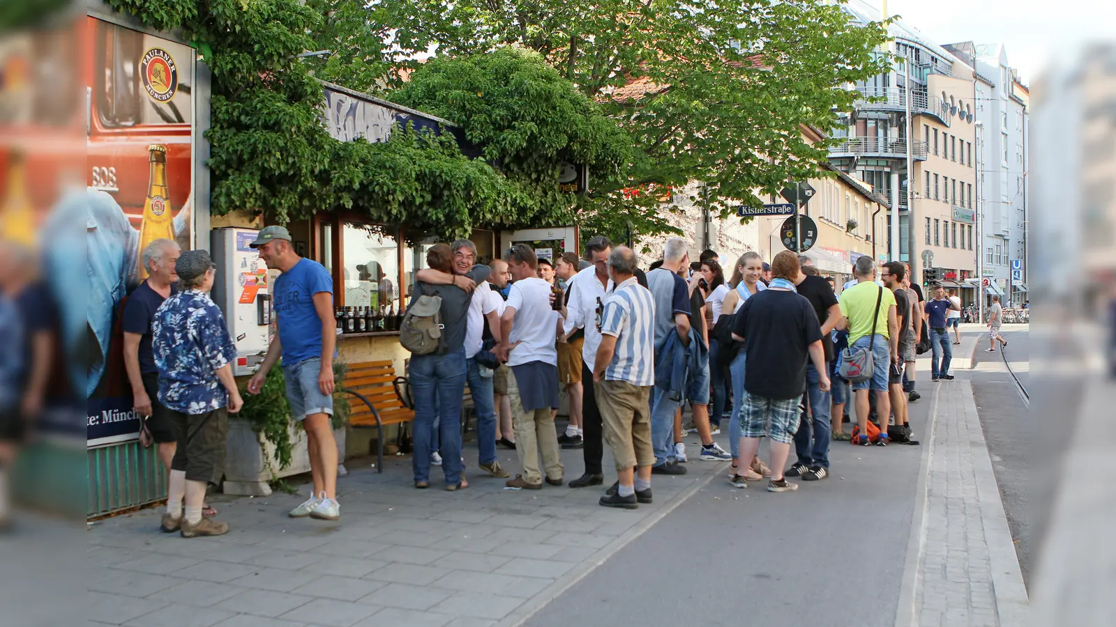 Giesinger Szenerien: Das Café Schau ma moi alias Kronenstüberl in der Tegernseer Landstraße. (Foto: Anne Wild)