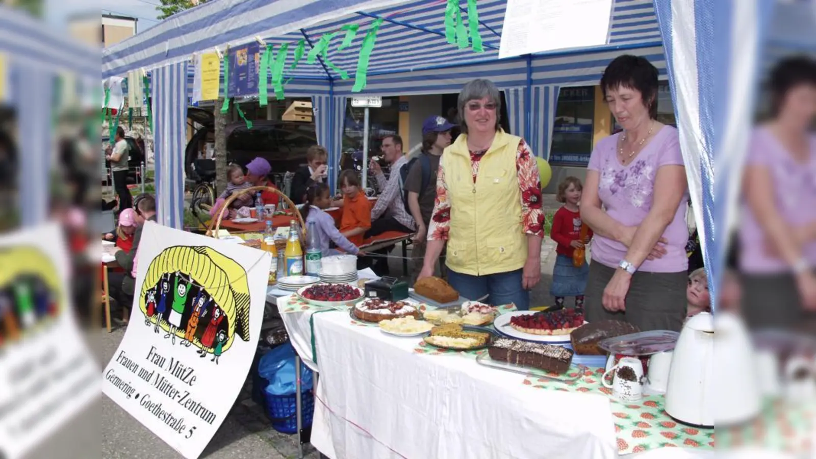 Viele Vereine nutzen den Marktsonntag, um sich vorzustellen, die Besucher zu informieren – und um mit selbstgekochten oder -gebackenen Köstlichkeiten die Vereinskasse aufzubessern. (Foto: Eva Schraft)