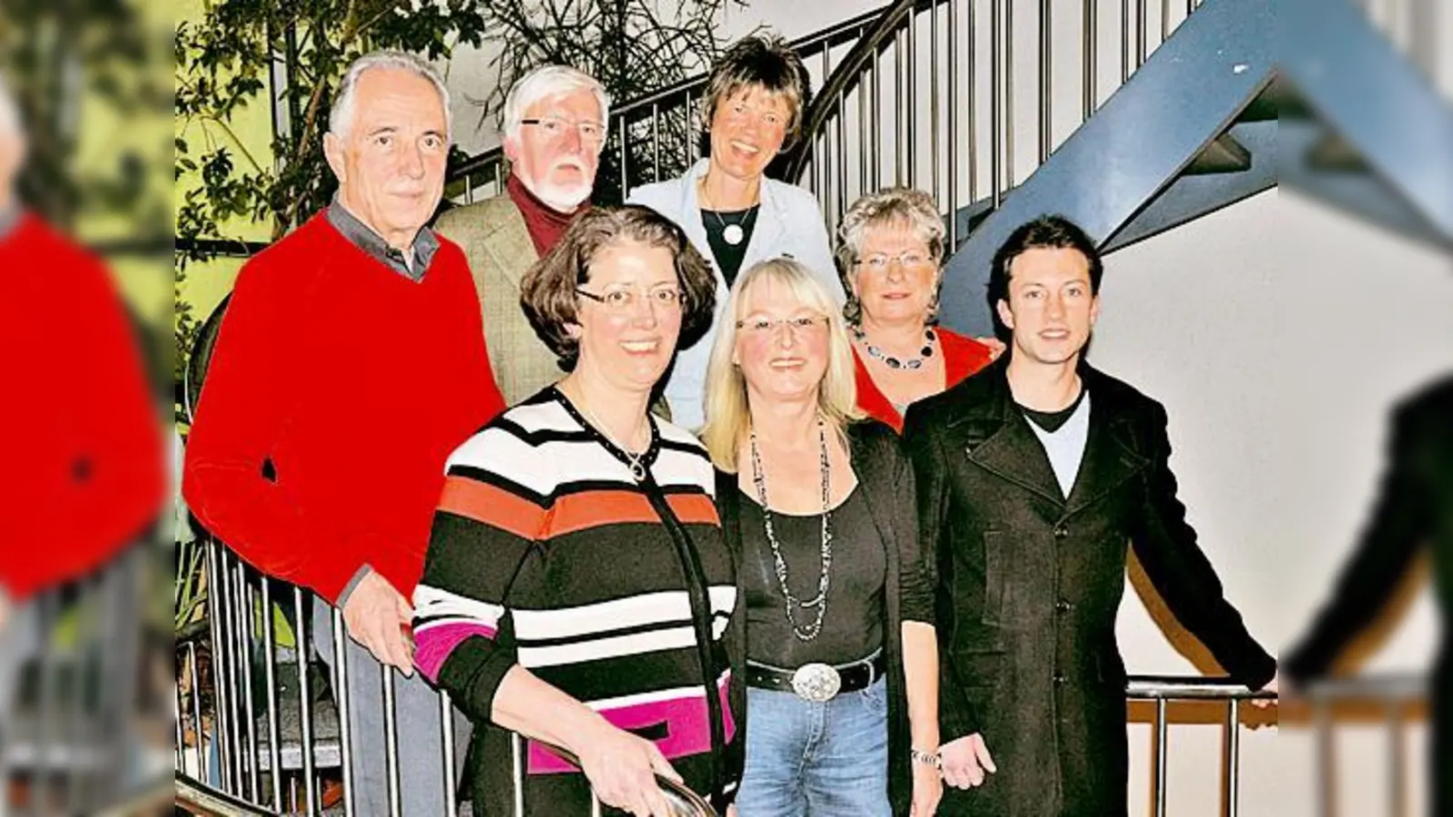 Hinten v. l.: Gerold Olbert (2. Vorstand), Dr. Hartmut Schmidt (1. Vorstand), Evi Baier (Beisitzerin), Anita Kuchlbauer (Kassenführerin). Vorne v.  (Foto: Sonja Riedl (Schriftführerin), Christine Thalhammer (Beisitzerin) und Joachim Nikolai (Chorleiter).	Foto)
