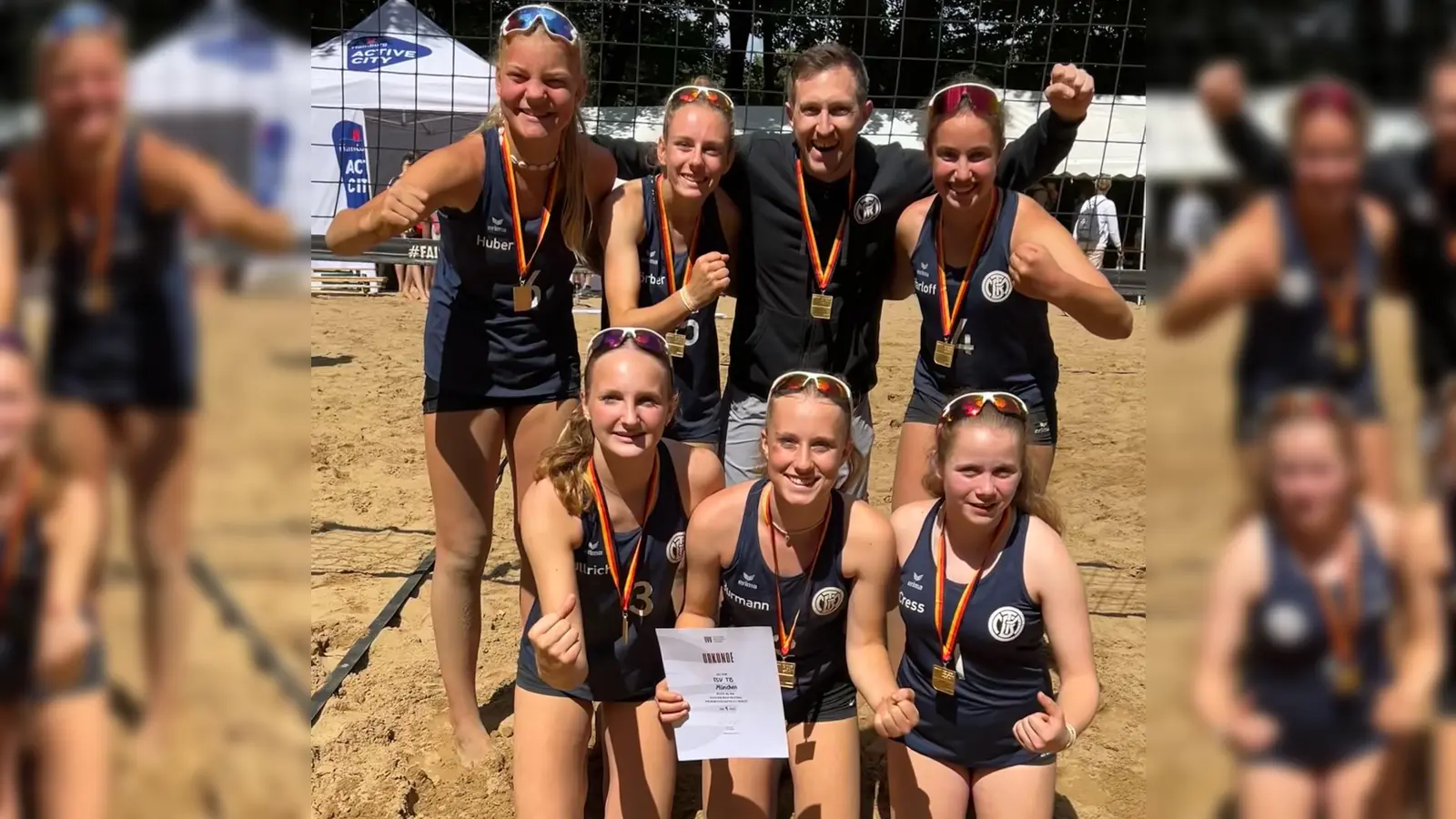 Stolze Siegerinnen: Der TSV Turnerbund München ist neuer deutscher Beachvolleyball-Meister in der Altersklasse U15 weiblich. (Foto: Verein)