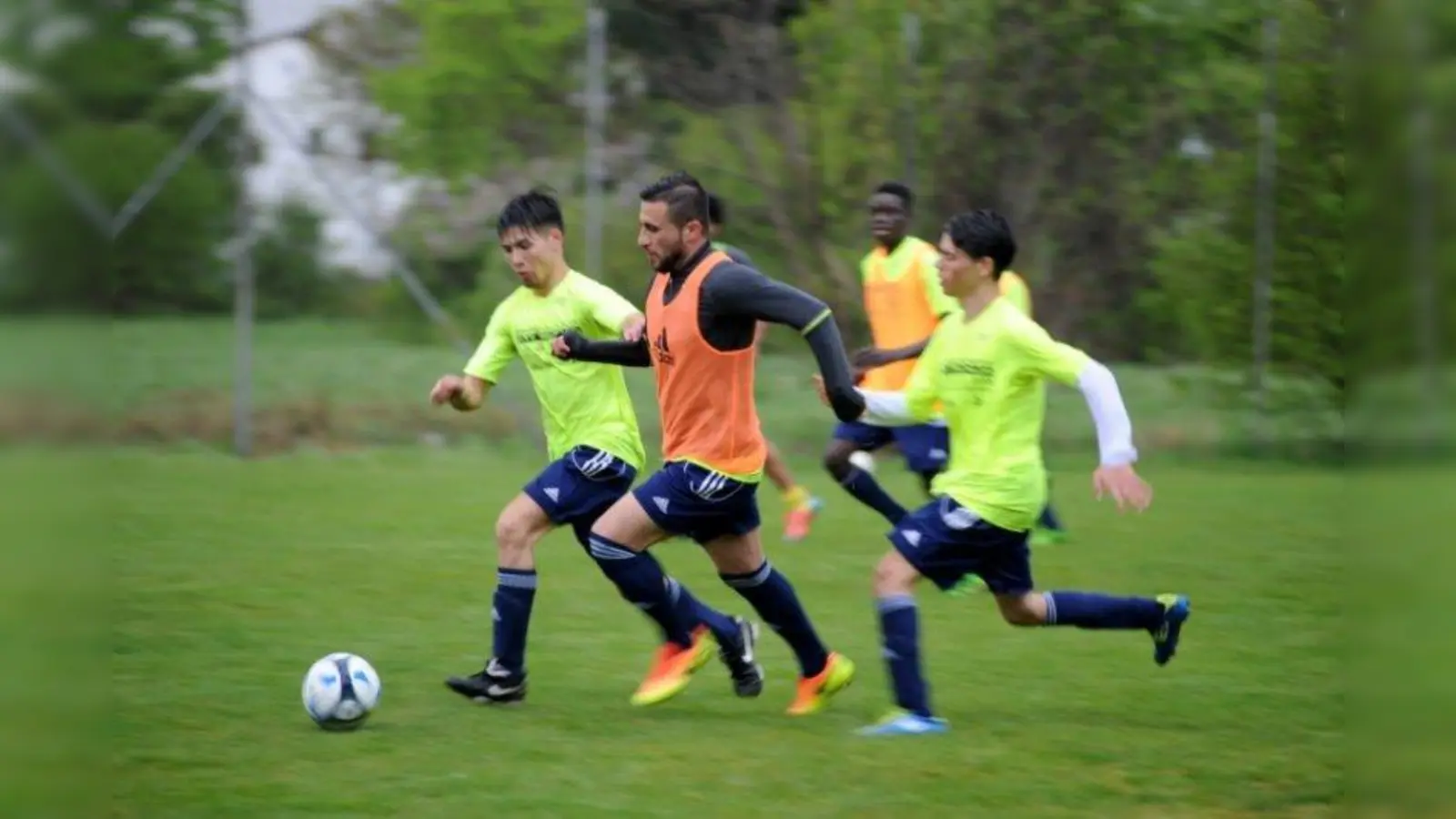 Die Fußballspieler des FC Mainaustraße möchten gerne wieder in der „Royal Bavarian Liga” spielen. Dafür suchen sie noch Sponsoren. (Foto: Agentur Sahar)