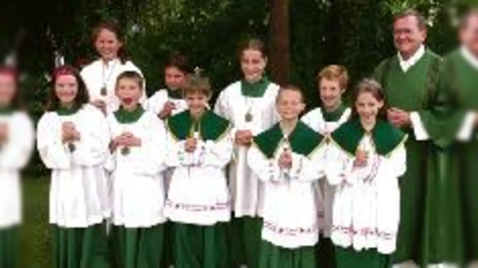 Ein Team: Katrin Hupperich, Franziska Nahrmann, Peter Menden, Jana Kast, Roland Kolbe, Nina Hupperich, Maximilian Niedermair, Lukas Asang, Natalie Dörsam und Diakon Marek Lange.  (Foto: Dr. J. Ostermeier)
