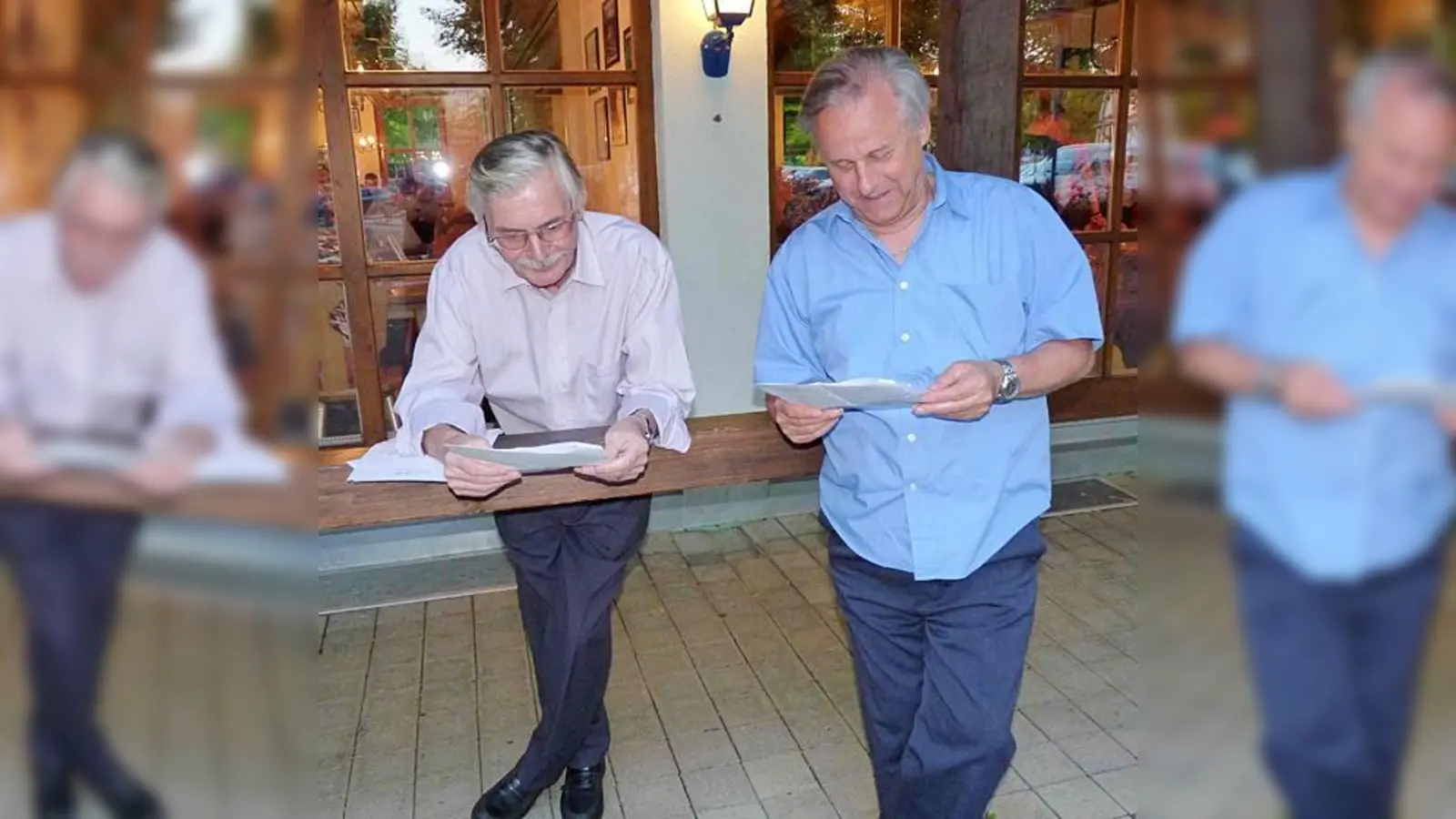 Detlef Salzbrunn (links) und Hans Lutz bildeten den Wahlausschuss. Eine Stunde lang suchten sie vergeblich nach einem Vorstand.  (Foto: bb)