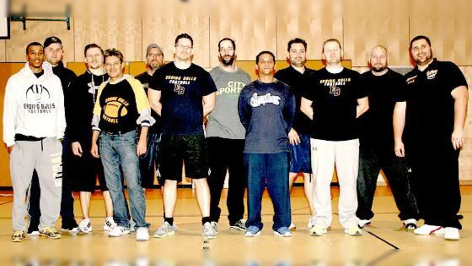 Die Erding Bulls hatten zum Beginn der Saisonvorbereitung Footballcoaches aus den USA zum Techniktraining in die Semptsporthalle eingeladen. 	 (Foto: Verein)