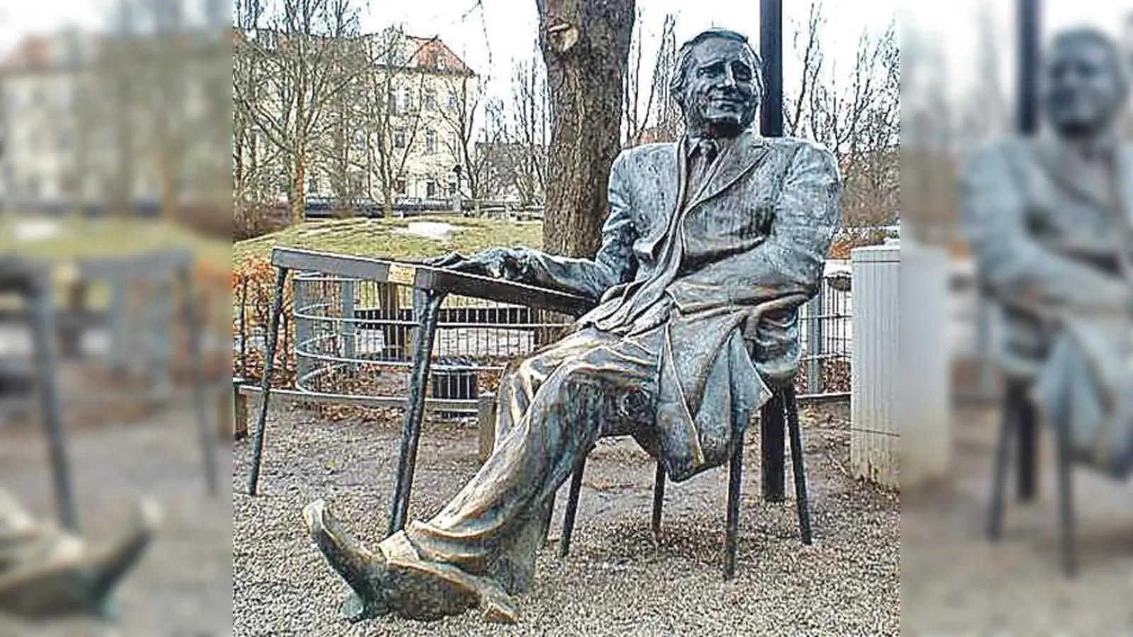 Helmut Fischer bekommt Gesellschaft von seinem Spezl Helmut Dietl.  (Foto: Kollektives Schreiben, CC BY-SA 3.0, https://commons.wikimedia.org/w/index.php?curid=2015883)