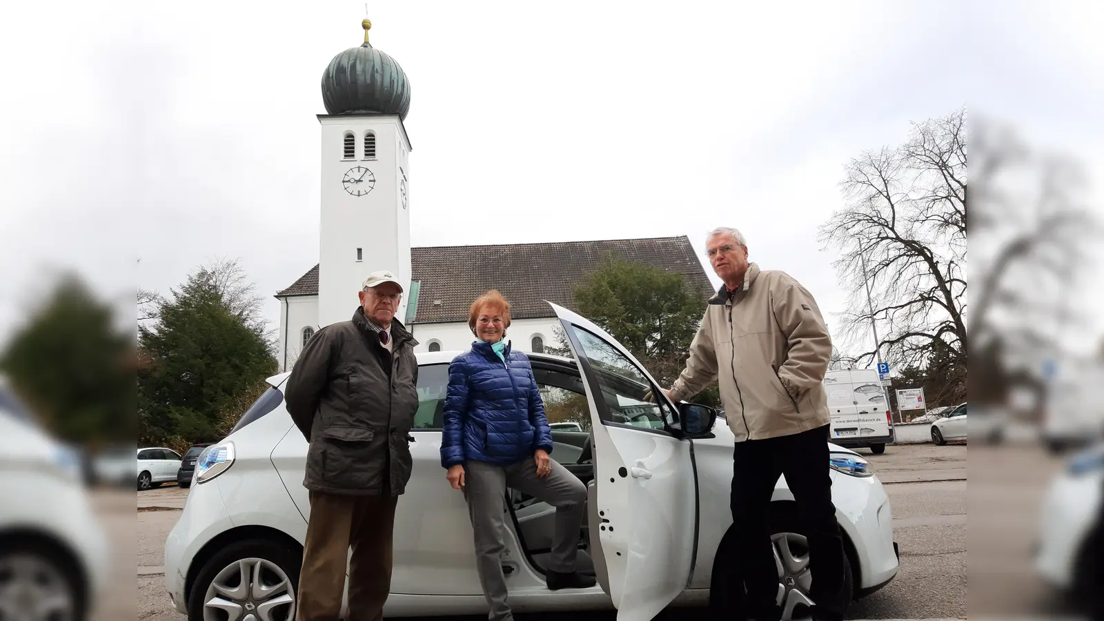 Haben einen ehrenamtlichen Fahrdienst für Senioren auf die Beine gestellt: Wilhelm Koch, Marie-Luise Bömerl und Günter Lölkes (von links).  (Foto: Stefan Dohl)