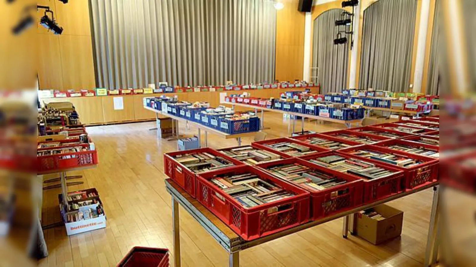 Ein Bücherflohmarkt wird von der Gemeindebücherei Aschheim veranstaltet.	 (Foto: Bücherei Aschheim)