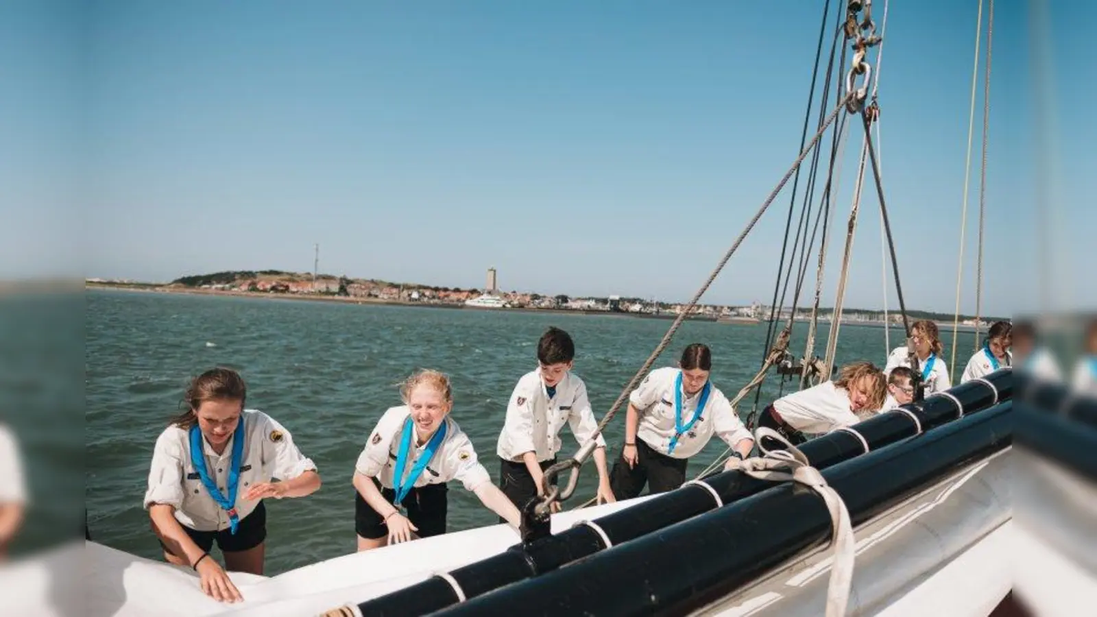 Eine Woche verbrachten die Schwarzen Löwen an Bord des Kutters „Mare Marieke”. (Foto: Laurin Breiter)