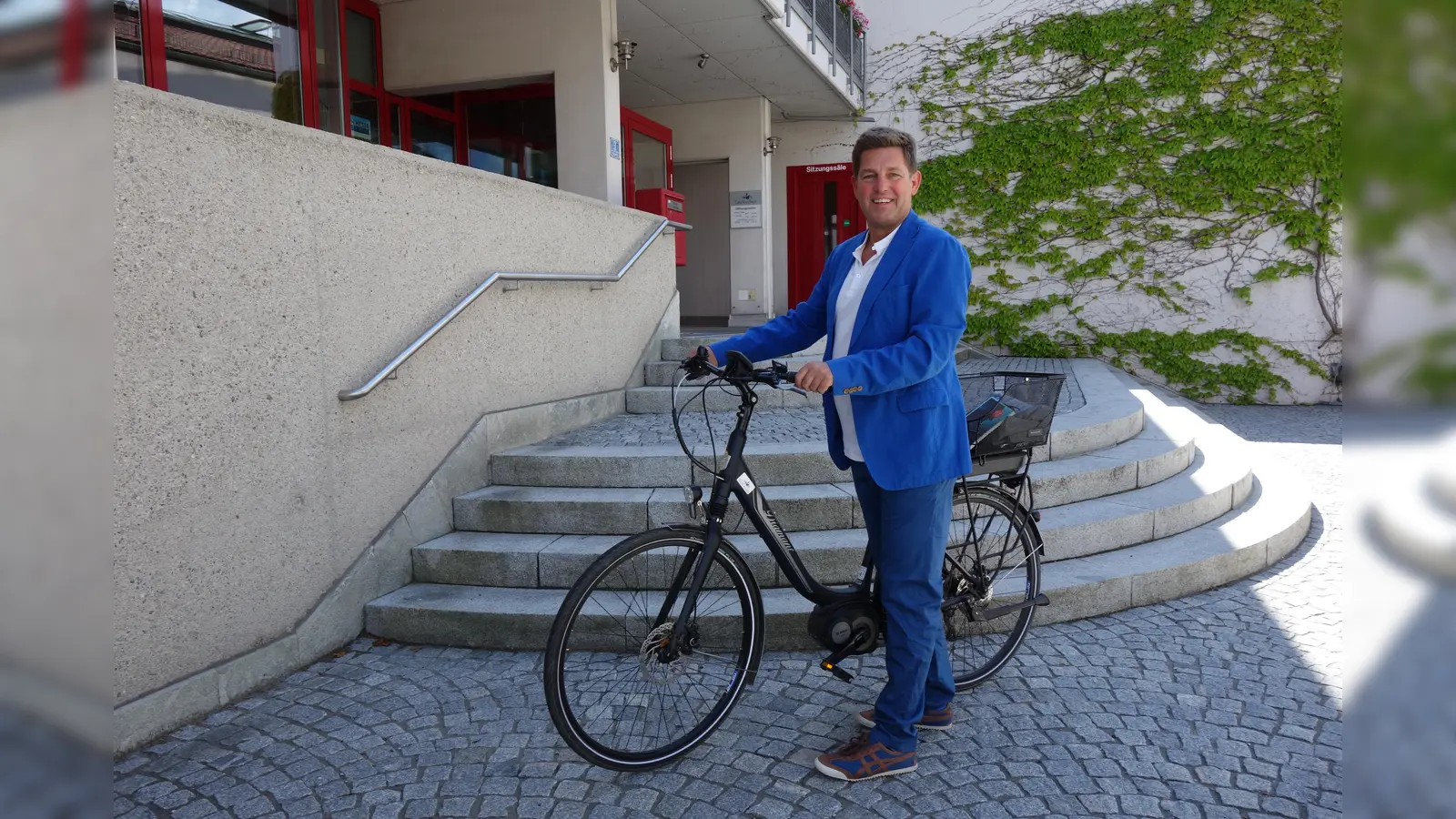 Taufkirchens Bürgermeister Ullrich Sander freut sich auf viele Mitstreiter aus Taufkirchen bei der Aktion Stadtradeln. (Foto: hw)