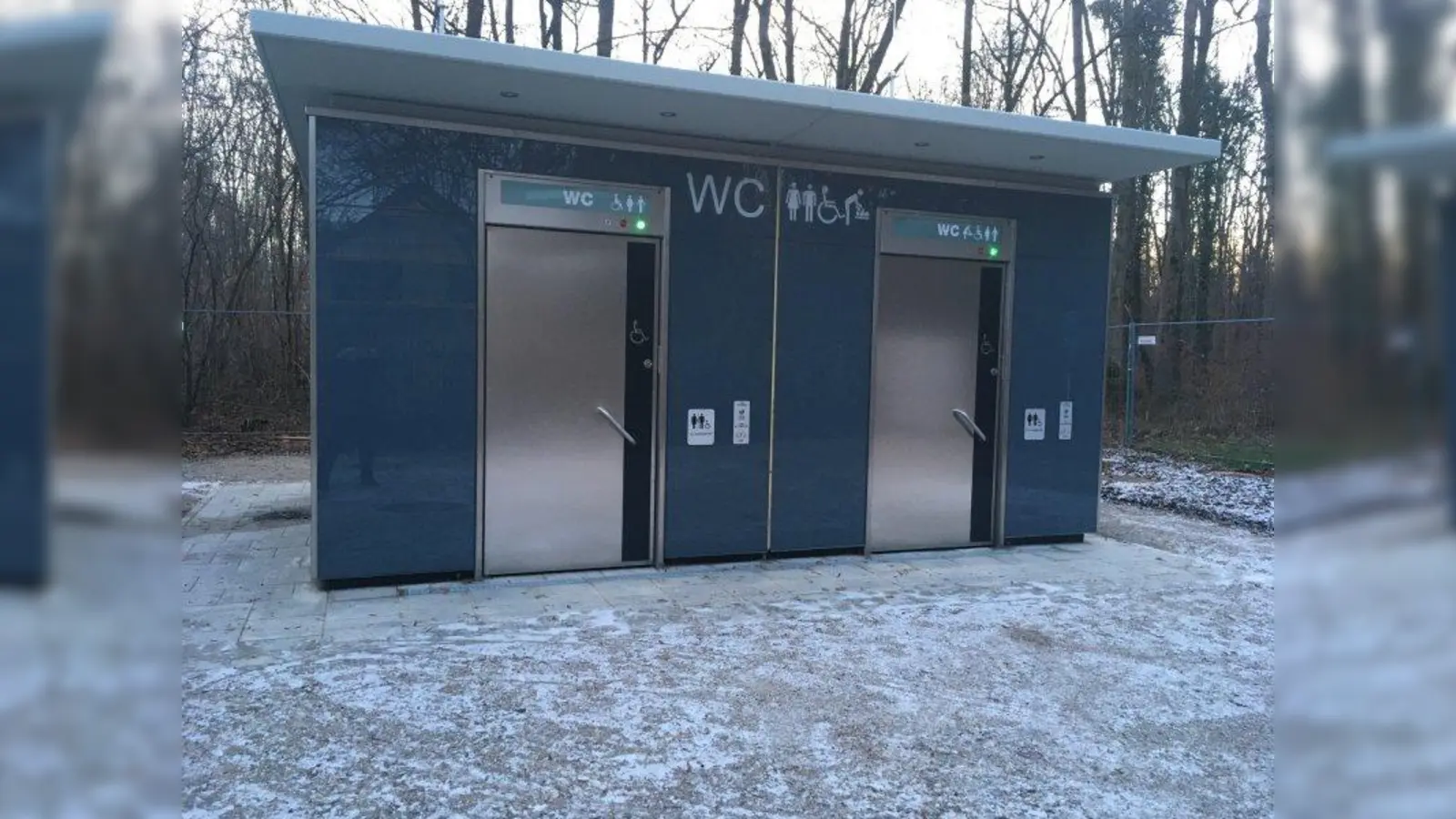Schon seit gut einem Vierteljahr in Betrieb: die Toilettenanlage im Sendlinger Wald. (Foto: Nagel)
