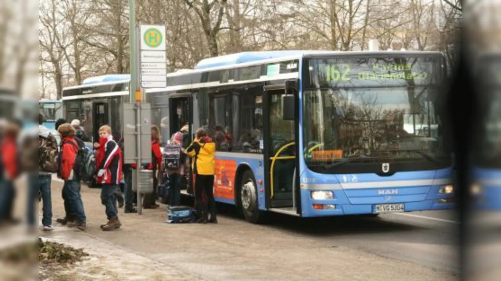 Schluss mit dem Drängeln an den Linien 160 und 162, forderte der BA. Die Busse sollten am besten alle zehn Minuten fahren. (Foto: US)