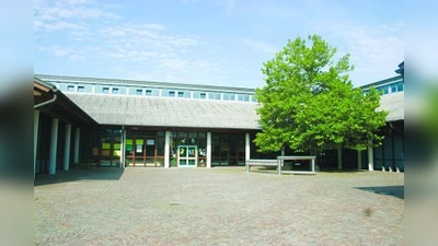 Die Carl-Spitzweg-Realschule erhält in einem neuen Anbau fünf weitere Unterrichtsräume, zudem werden vorhandene Klassenräume renoviert. (Foto: Archiv)
