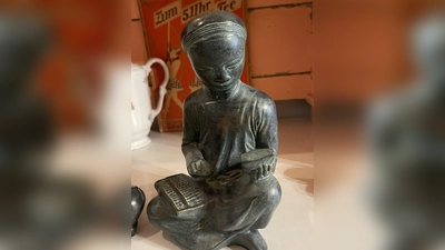 Für jeden Geschmack findet sich etwas auf dem Flohmarkt in der Hachinga Halle. (Foto: hw)