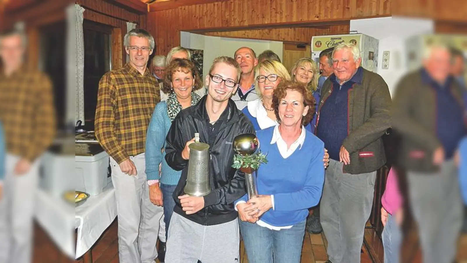 Die »Hexen« und »Haudegen« der SpVgg Altenerding freuten sich über ihre Auszeichnungen.	 (Foto: Verein)