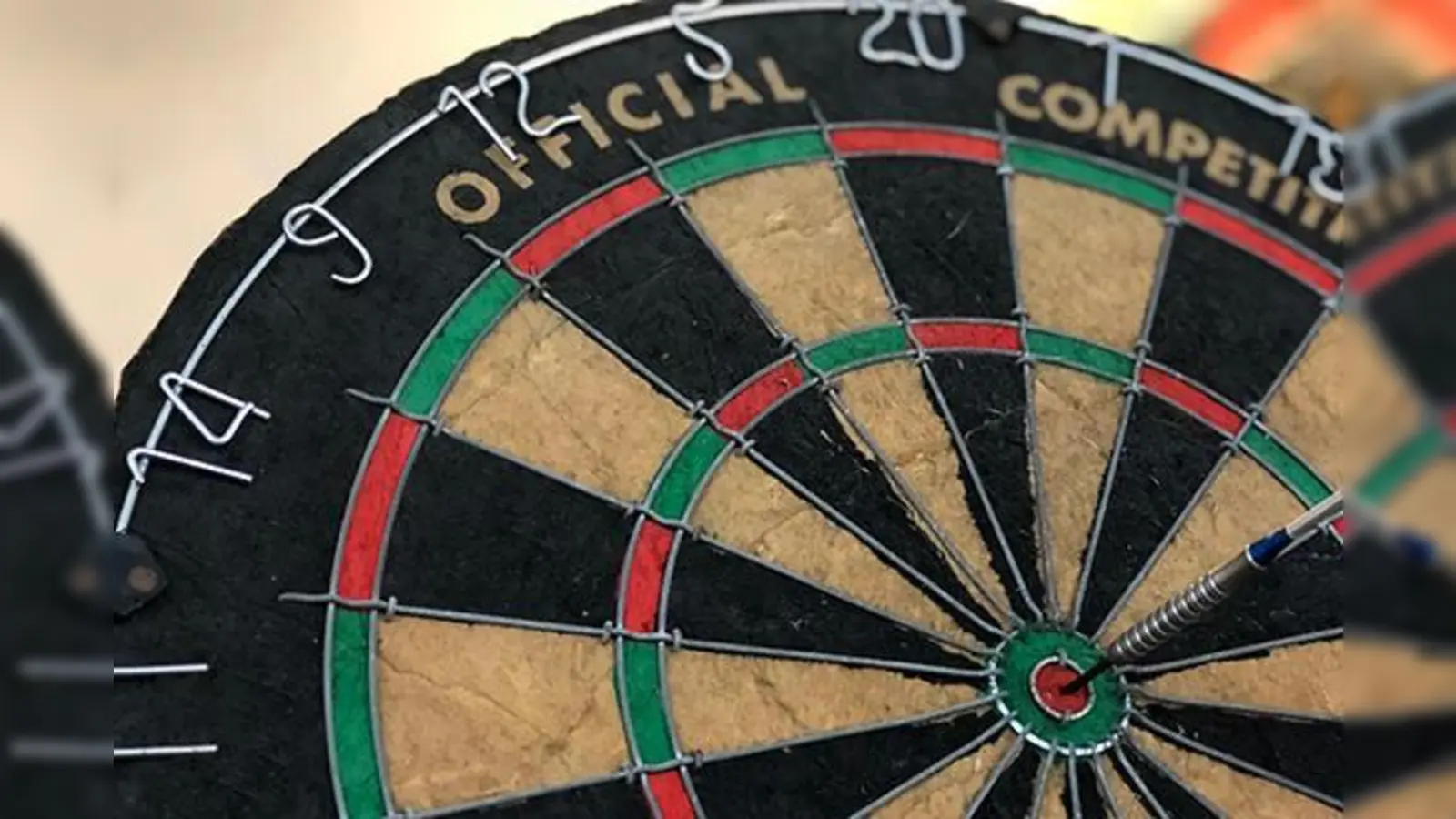 Fingerspitzengefühl erforderlich: Dartsport bei den Löwen.  (Foto: Anne Wild  )