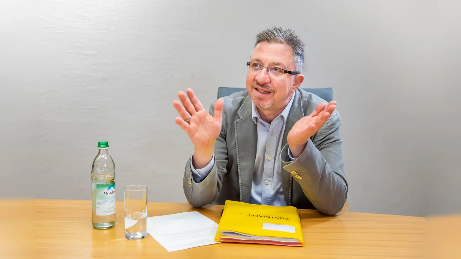 Stadtrat Christian Müller spricht sich für den Ausbau des ÖPNV aus.  (Foto: Christian Pfaffinger)