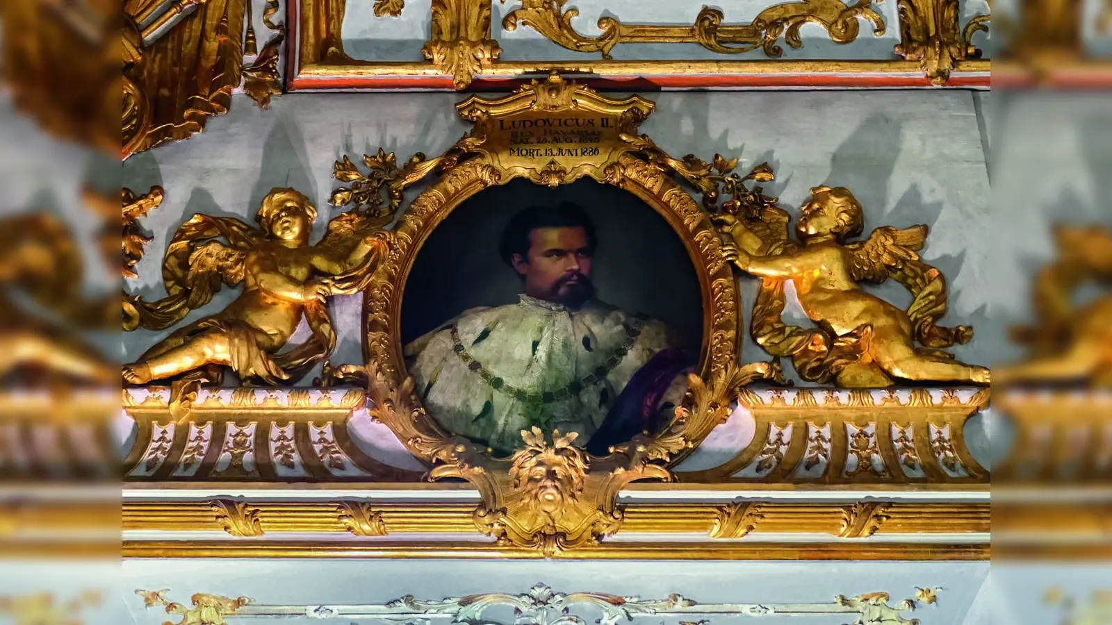 In die Ahnengalerie der Wittelsbacher wurde König Ludwig II. erst 16 Jahre nach seinem Tod aufgenommen. Bewundern kann man ihn in der Residenz München.  (F: Rüdiger Liedtke)
