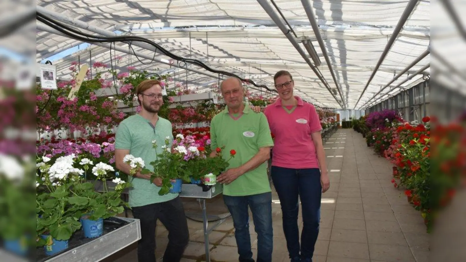 Die Fischer halten auch in Krisenzeiten fest zusammen: Adalbert Fischer (Mitte) mit seinen Kindern Thomas und Daniela. (Foto: Hauck)