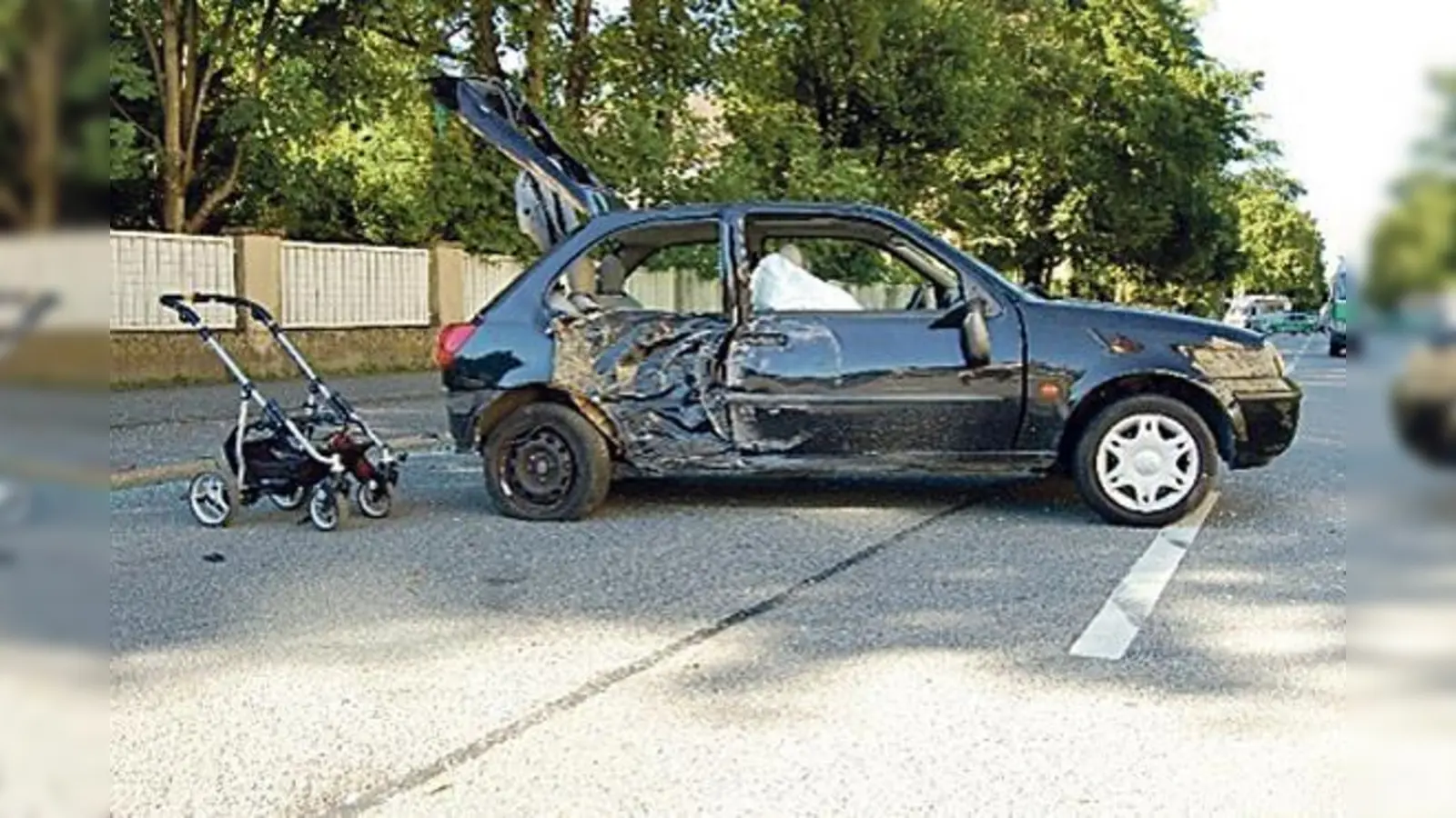 Nach einem Unfall war die Ungererstraße am Donnerstag zwei Stunden gesperrt.   (Foto: Polizei)