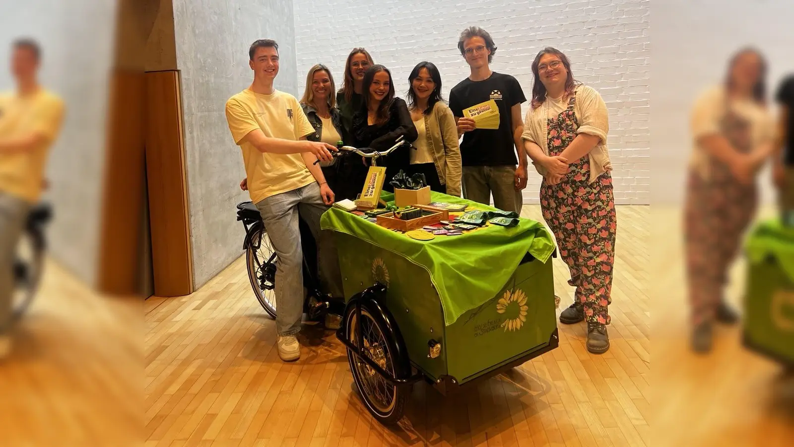 Freude bei der Gründung der Grünen Jugend Starnberg (v.l.): Valentin Schrader (Schatzmeister), Verena Machnik, Anna Gmeiner (Sprecherin GJ Bayern), Elisa Schilling (Sprecherin GJ Starnberg), Adele Derksen (Sprecherin GJ Starnberg), Tarek Luft (Politische Geschäftsführung), Claire Lindner (Frauen und genderpolitische Sprecherin GJ Bayern). (Foto: GJ Starnberg)