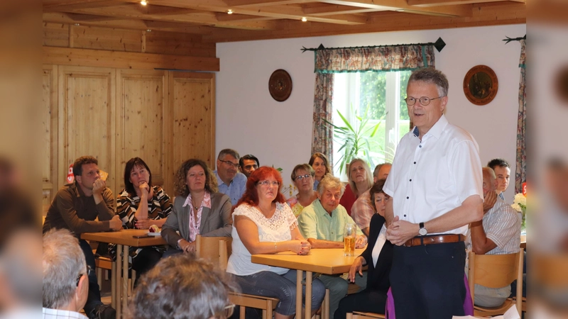 Hans Schreiner stellt offen die Finanzierbarkeit der aktuellen Trasse für die Nordumfahrung von Erding infrage. (Foto: kw)