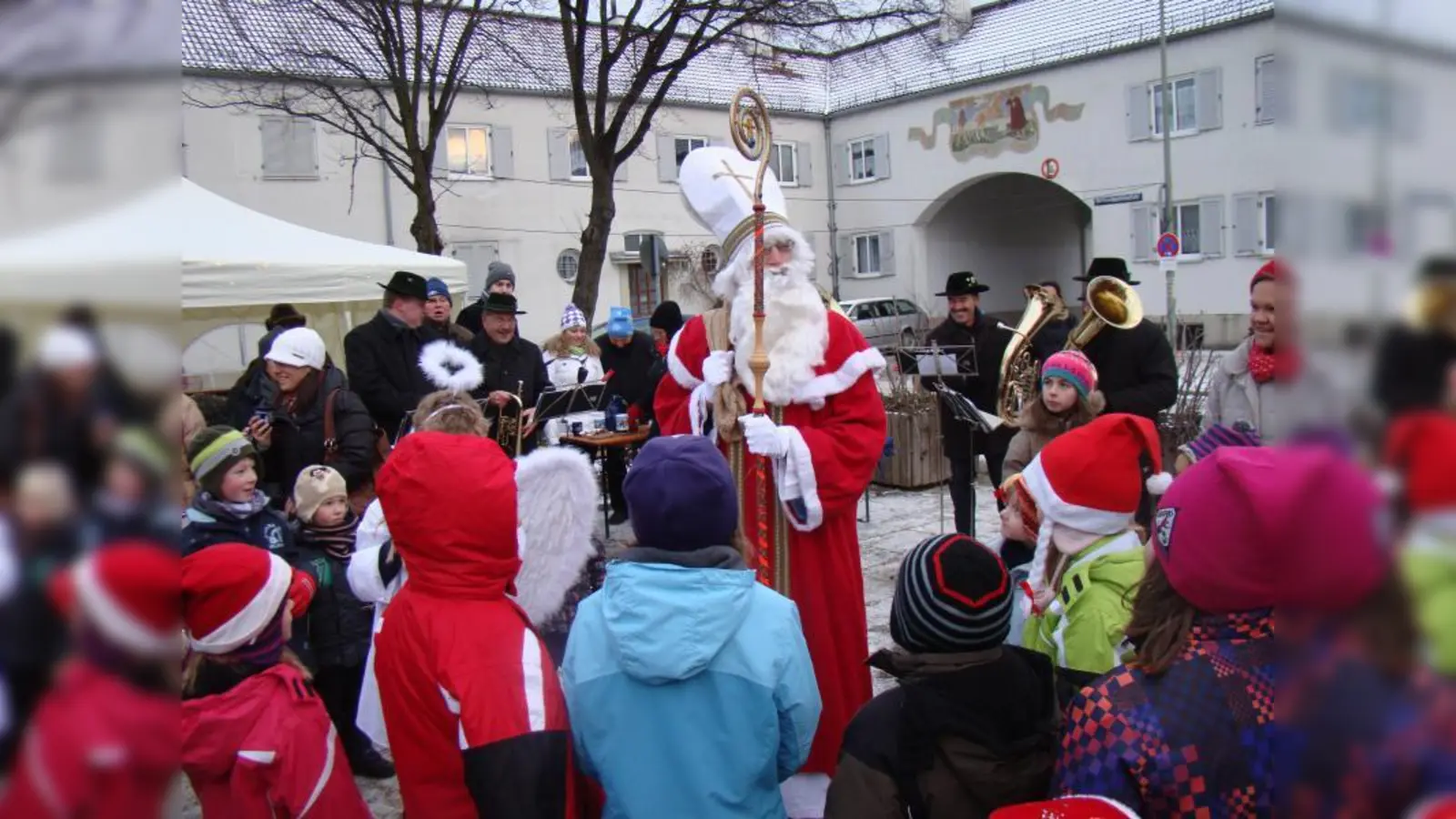 „Lasst uns froh und munter sein” sangen die Kinder für den Heiligen Nikolaus. (Foto: pst)