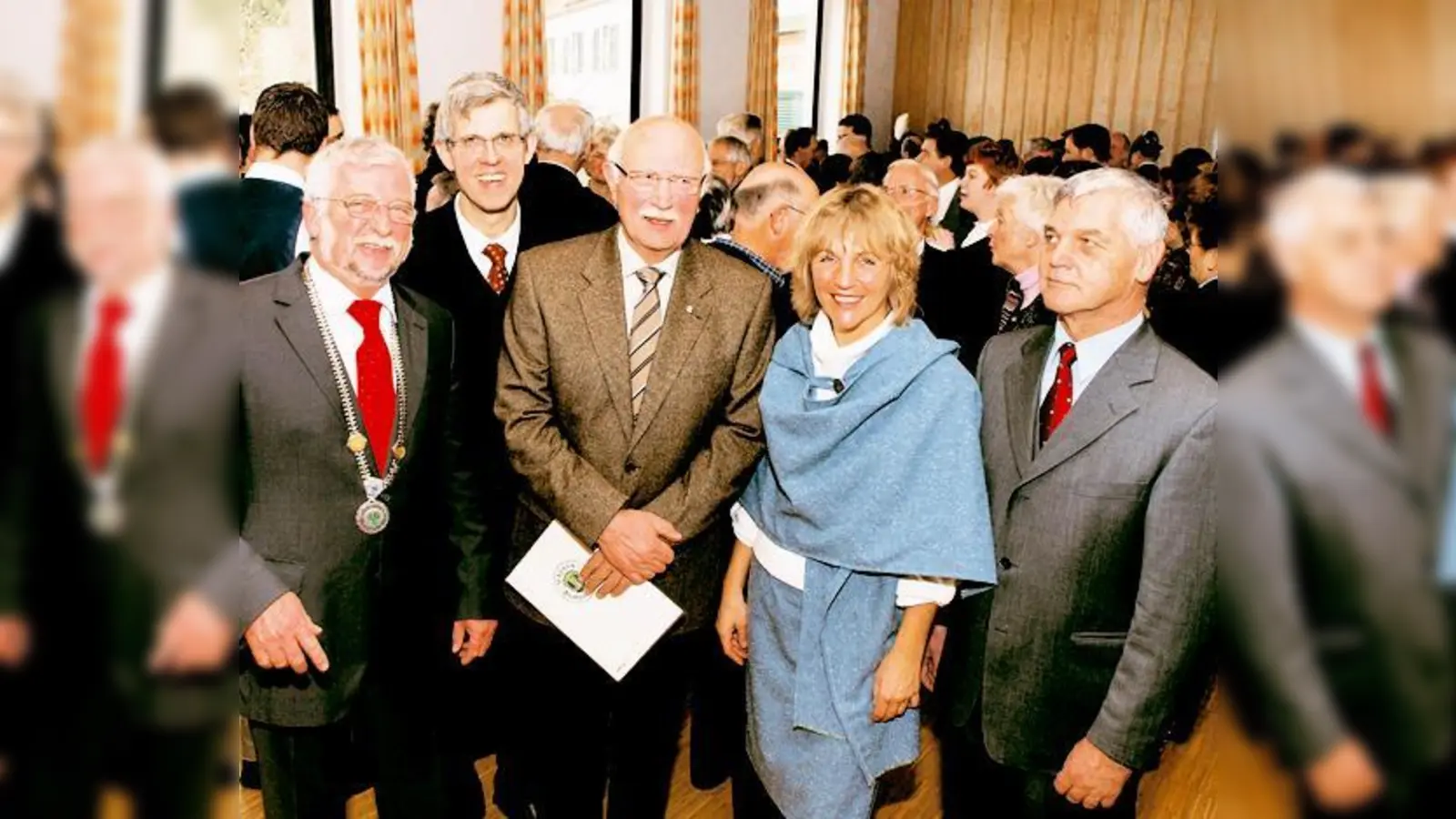Von links: 1. Bürgermeister Helmut Dworzak, Pfarrer Hans Schweiger, Günter Goller, 2. Bürgermeisterin Gabriele Müller, und 3. Bürgermeister Hans Stießberger auf dem Neujahrsempfang.  (Foto: Rammelsberger)