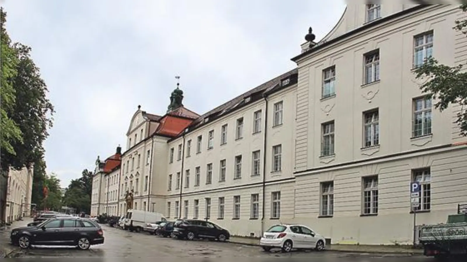 Frühestens 2024 wird es auf dem Gelände des Harlachinger Krankenhauses einen Neubau geben.	 (Foto: RedH)