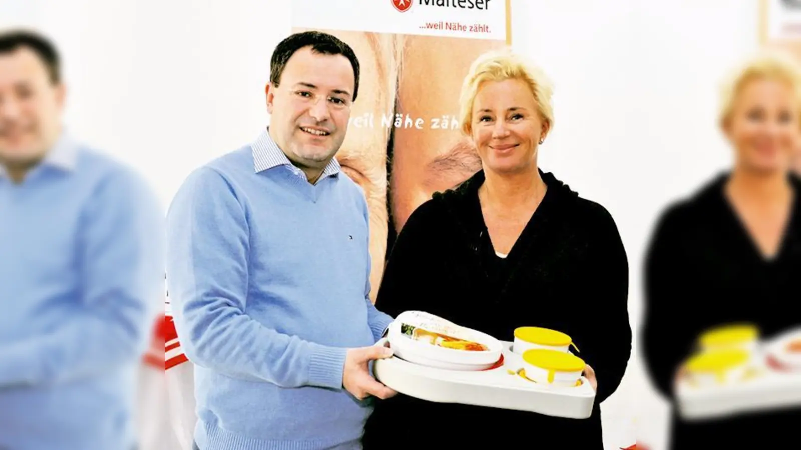 Martin Lanzinger und Lydia Staltner stellen das Projekt Malteser Mahlzeiten-Patenschaften in Taufkirchen vor.  (Foto: Schwarz-Mehrens)