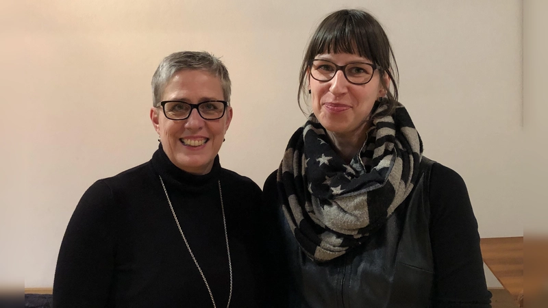 Der neu- und wiedergewählte Vorstand der Chorgemeinschaft Vaterstetten: 1. Vorsitzende Annette Frey (li.) und 2. Vorsitzende Anne Apenburg. (Foto: Bernhard Lermann)