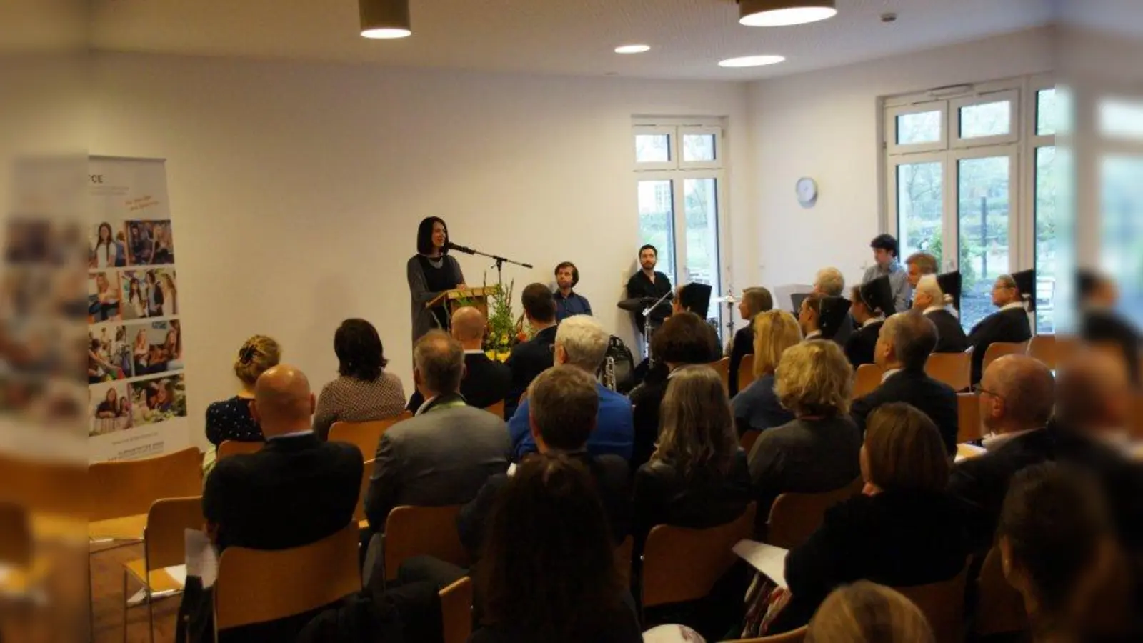 Einweihungsfeier: Die Leiterin des TCE, Dr. Karin Lachenmeir, erläuterte die Vorteile des neuen Baus. (Foto: pi)