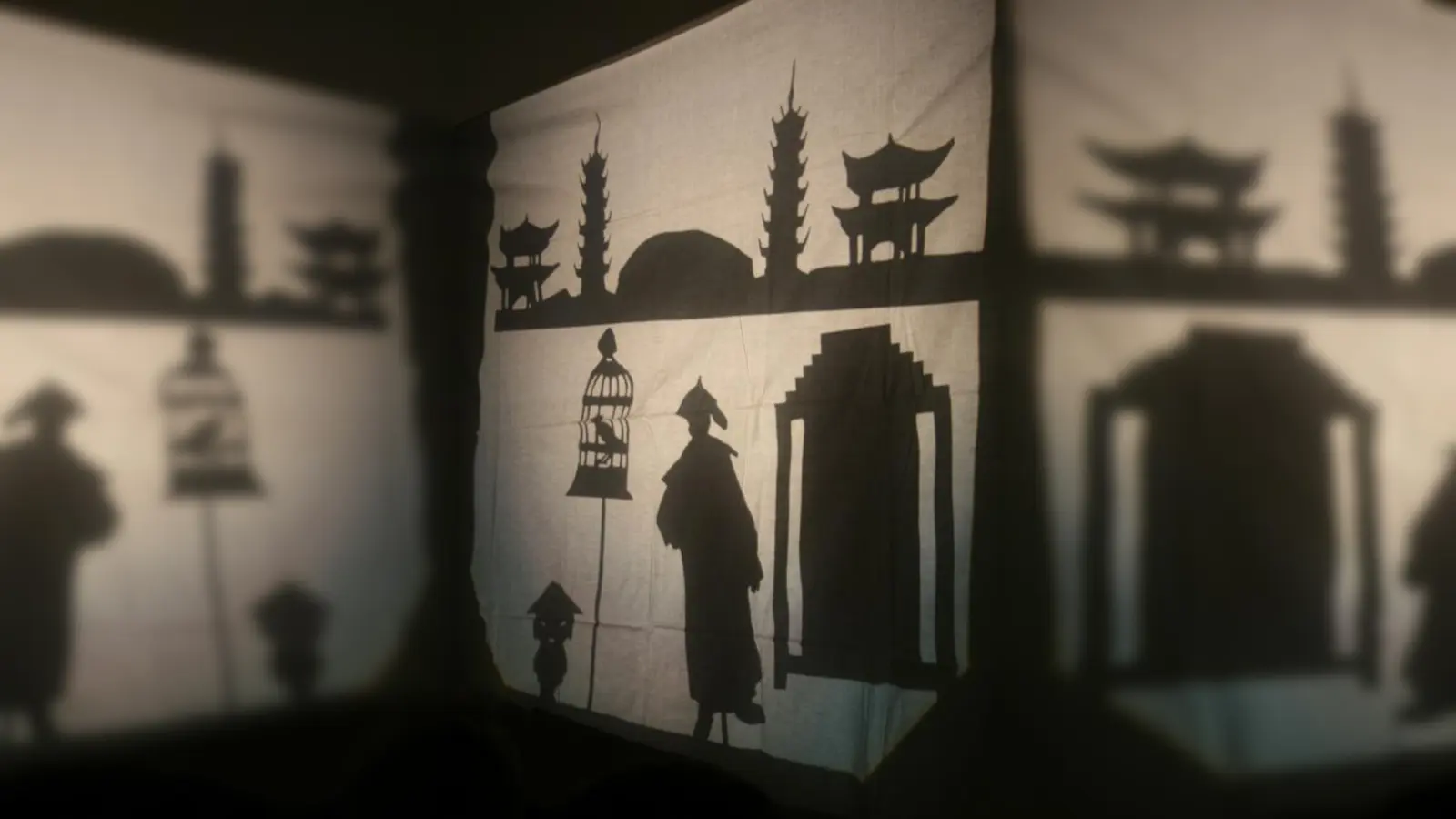 Ein von Eltern organisiertes Schattentheater begeisterte die Kindergartenkinder von Maria Heimsuchung und brachte ihnen die Sitten Thailands näher. (Foto: pi)